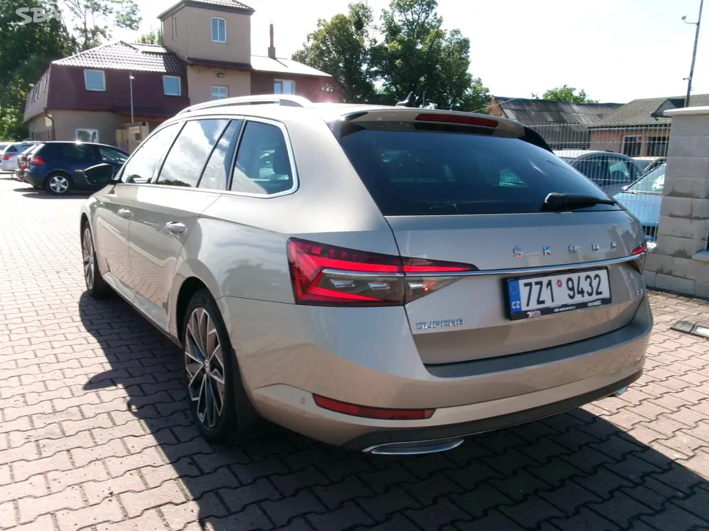 Škoda Superb, 2,0TDI L&K 4x4 DSG ACC MATRIX - fotka 6