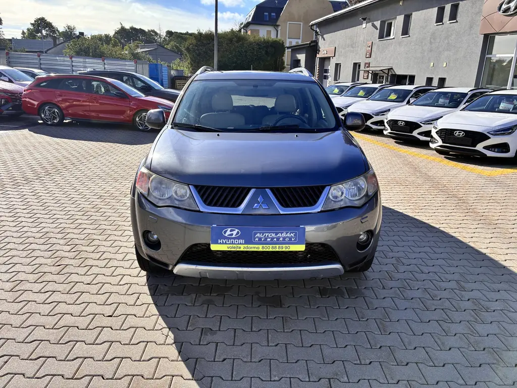 Mitsubishi Outlander, 2.0DiD 103kW 4x4 7MÍST INSTYLE - fotka 2