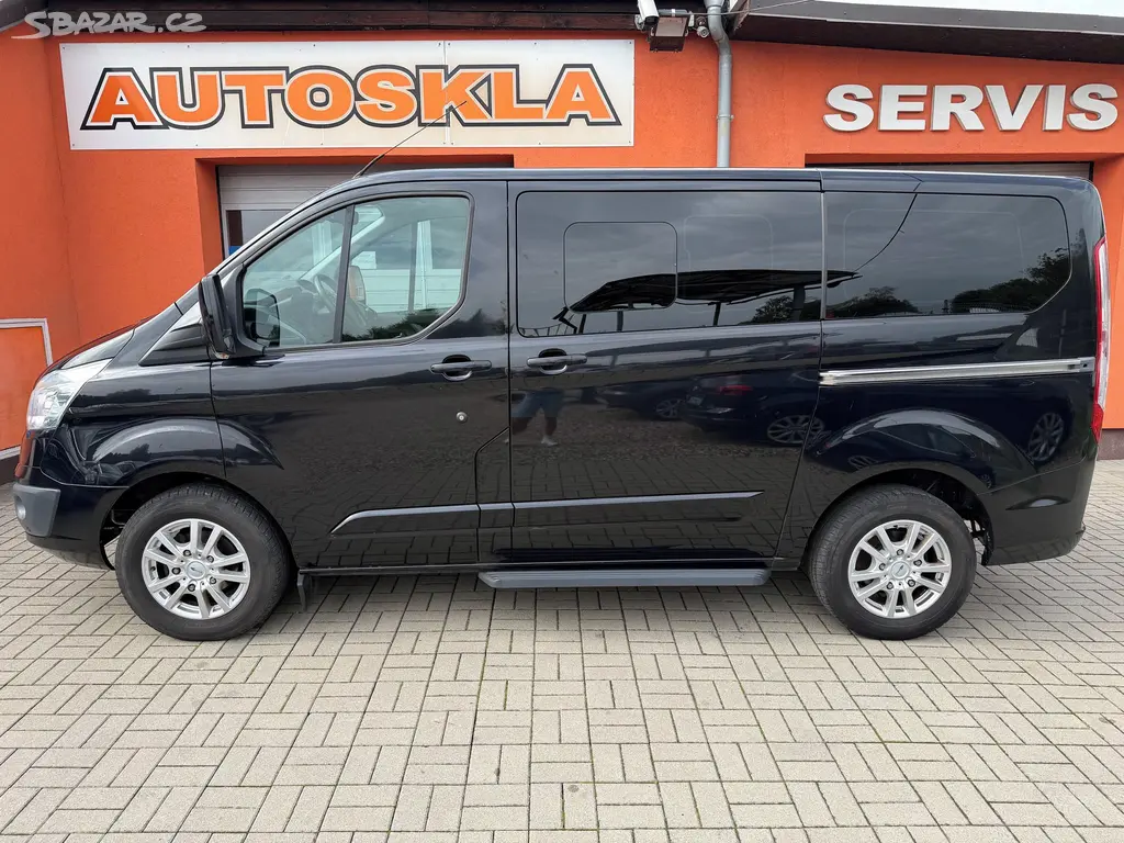 Ford Tourneo Custom, 2.2 TDCi 92KW 8MÍST - fotka 3
