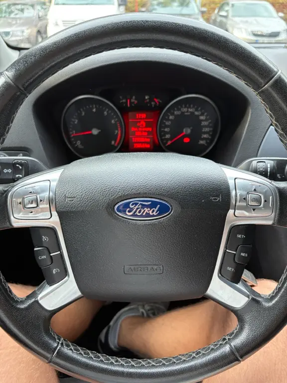 Ford Mondeo 1.6 118 kW ([telefon skryt] km - fotka 3