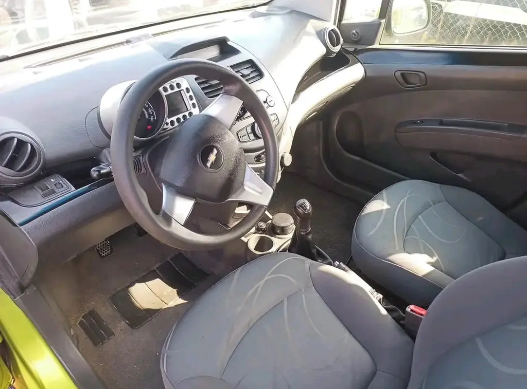 Chevrolet Spark 1.0 16V (68 k) - r.v. 2011,nová TK - fotka 6