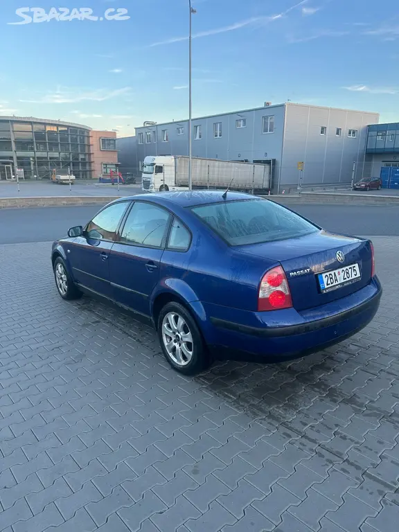 VW Passat 1.6 benzín - fotka 2
