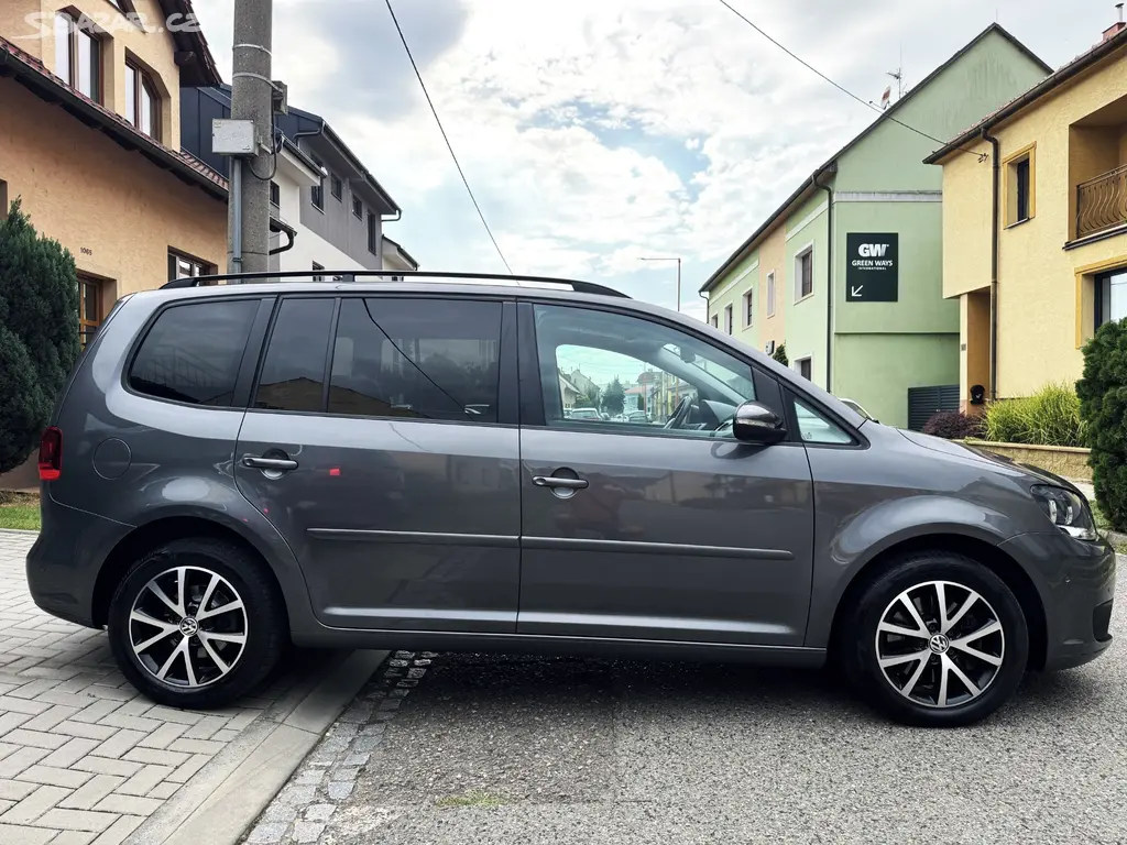 VOLKSWAGEN TOURAN 2.0TDI 7-MÍST,AUT.KLIMA,ALU.KOLA - fotka 3