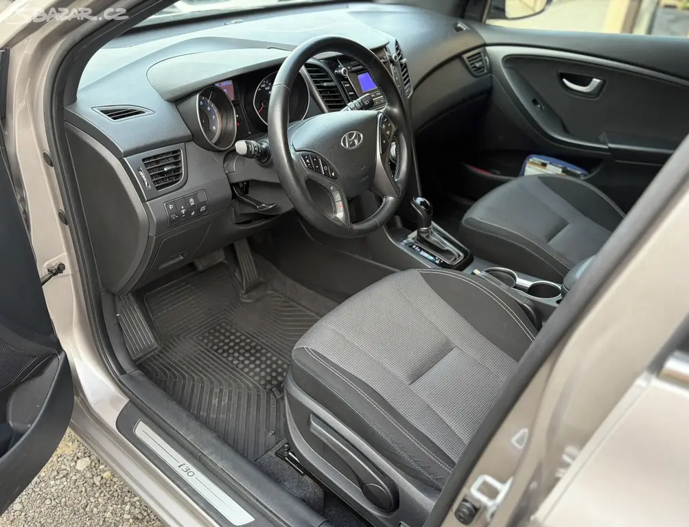 Hyundai i30, 1.6GDi Automat 66tiskm. Rv2016 - fotka 3