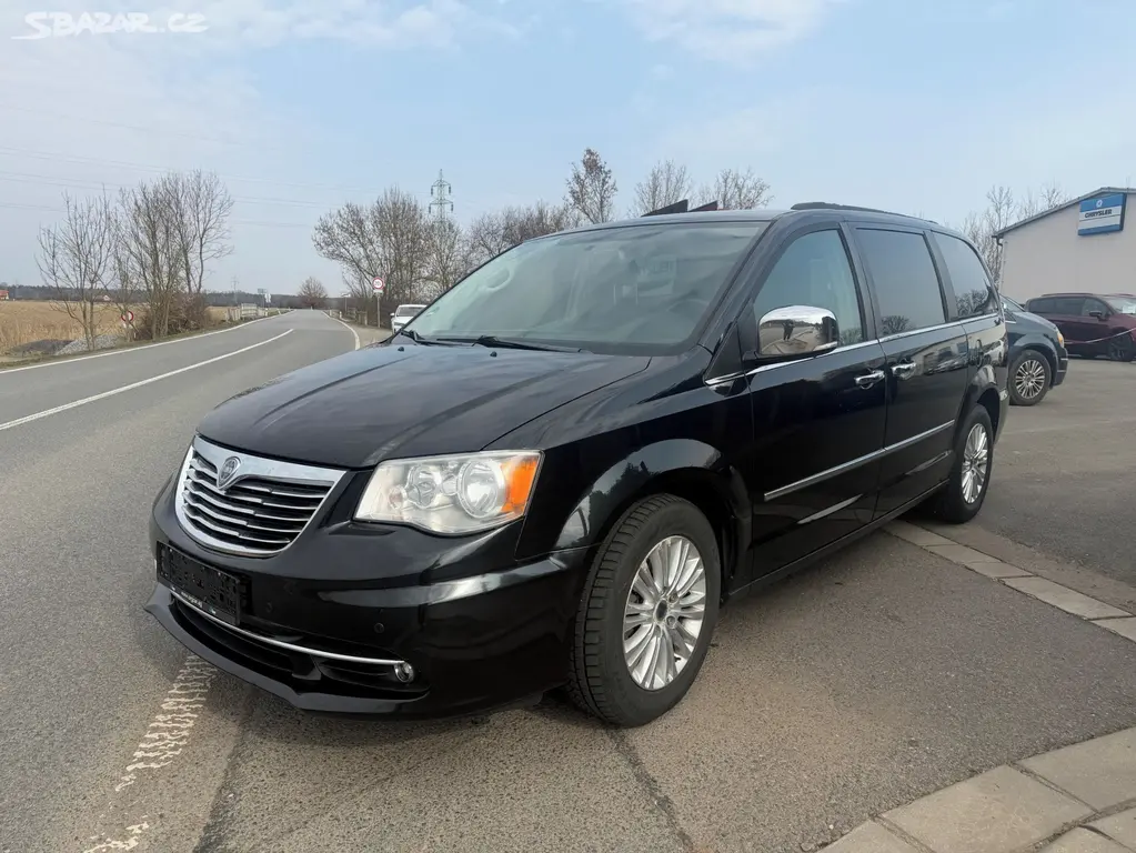 Chrysler Lancia Voyager Town 3,6 DVD Navi 2012 - fotka 2