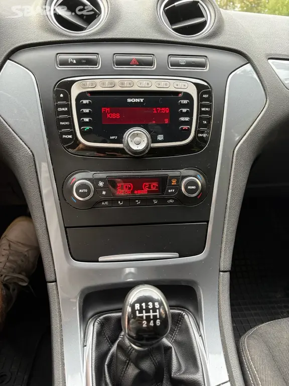 Ford Mondeo 1.6 118 kW ([telefon skryt] km - fotka 4