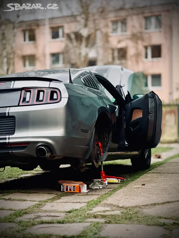 Ford Mustang 3.7 V6 2014 - Automat | 140tis najeto - fotka 4