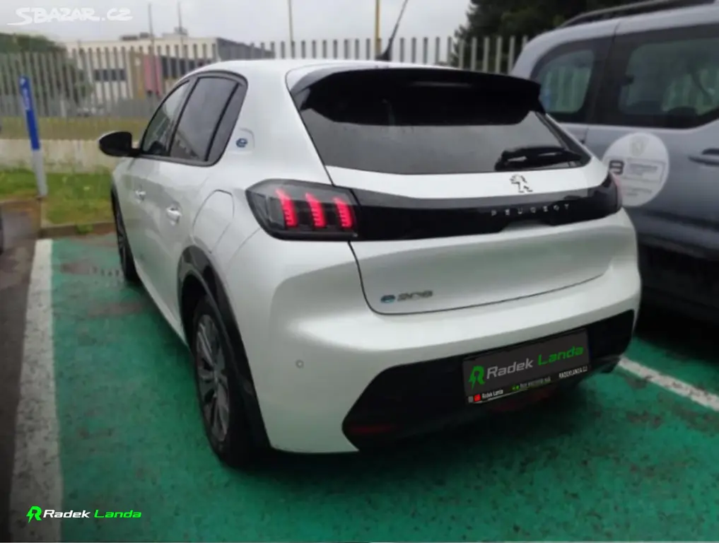 Peugeot 208, Allure Pack | DC 100 kW - fotka 2