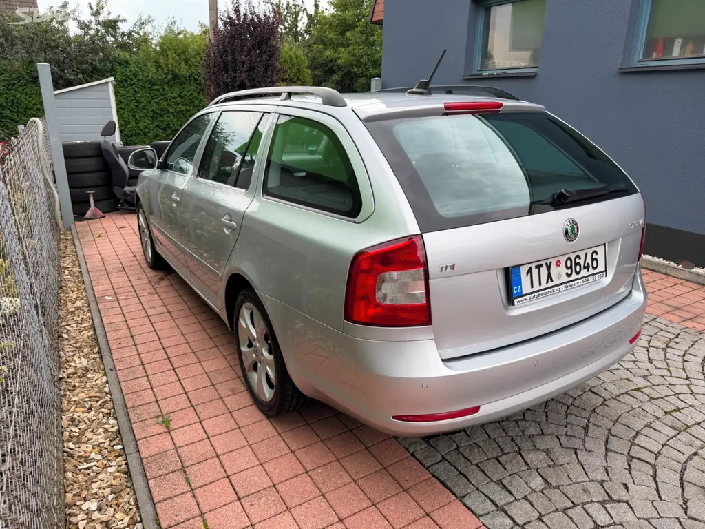 ŠKODA OCTAVIA KOMBI 2.0 TDI 103KW ELEGANCE - fotka 5