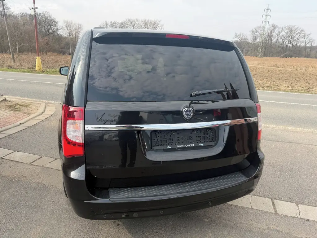 Chrysler Lancia Voyager Town 3,6 DVD Navi 2012 - fotka 5