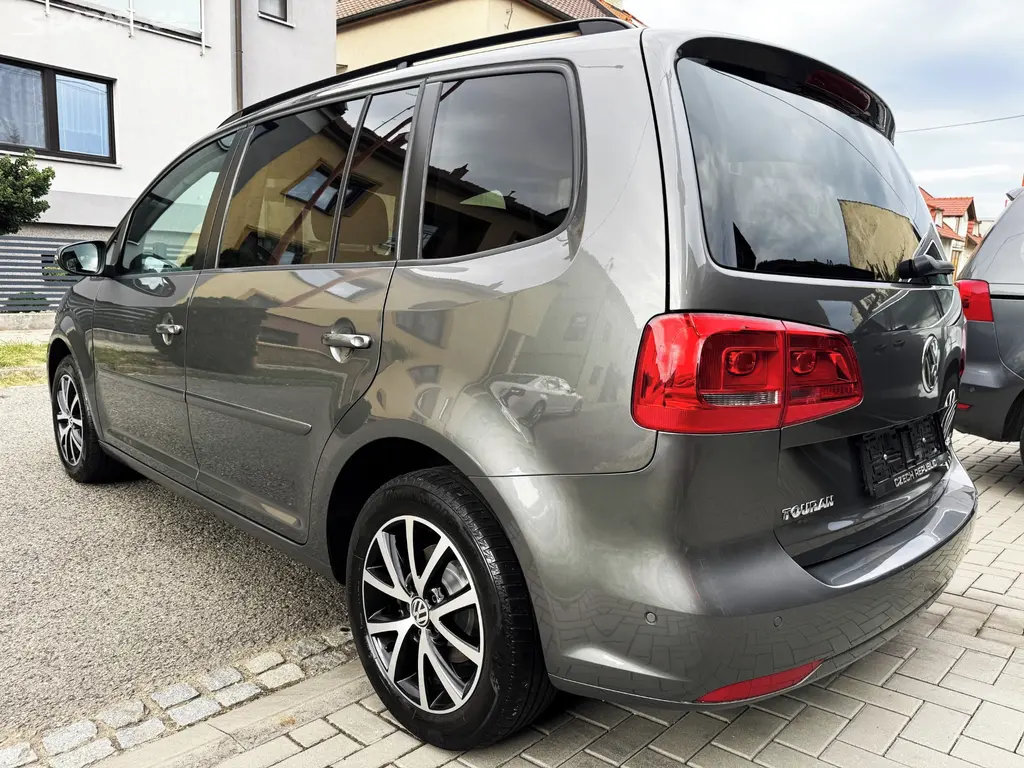 VOLKSWAGEN TOURAN 2.0TDI 7-MÍST,AUT.KLIMA,ALU.KOLA - fotka 6