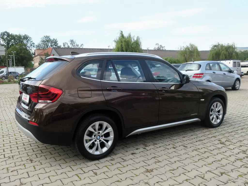 BMW X1 X-Drive 23d 150 kW Automat 6st. - fotka 4