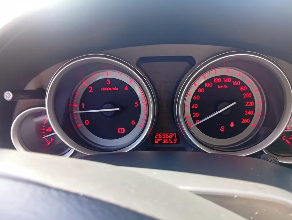 Mazda 6 2,2 diesel 120kw - fotka 3