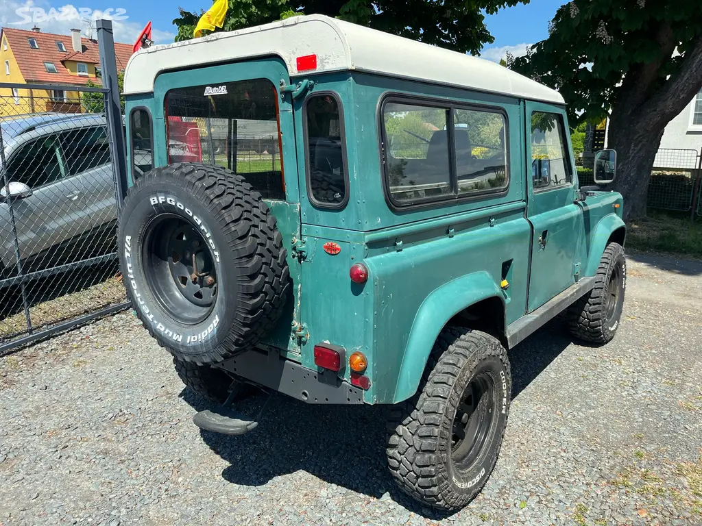 Land Rover Defender 2,5 d 83kW LR 90 7 míst - fotka 5