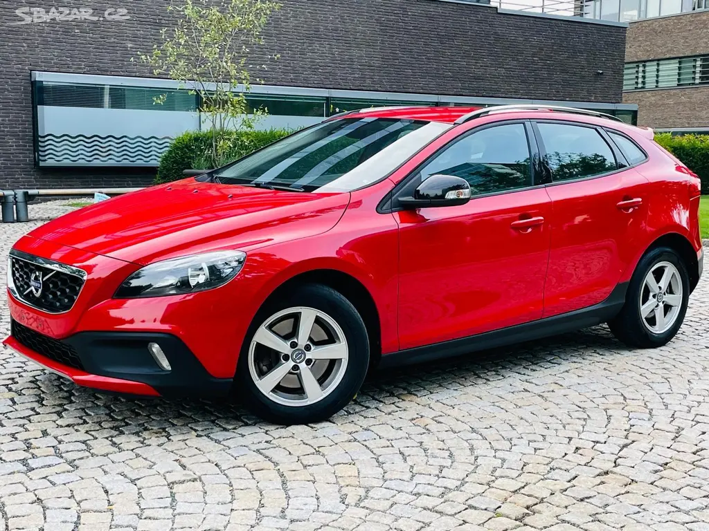 Volvo V40, 2.0D3 AUT CROSS COUNTRY TAŽNÉ - fotka 3