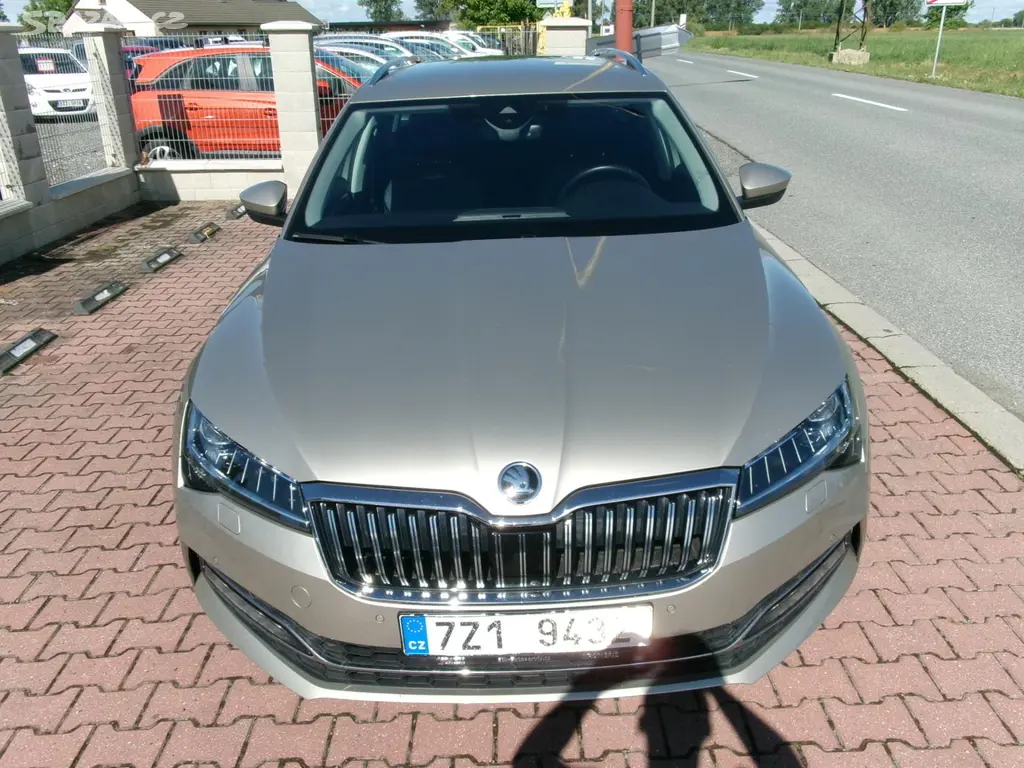 Škoda Superb, 2,0TDI L&K 4x4 DSG ACC MATRIX - fotka 4