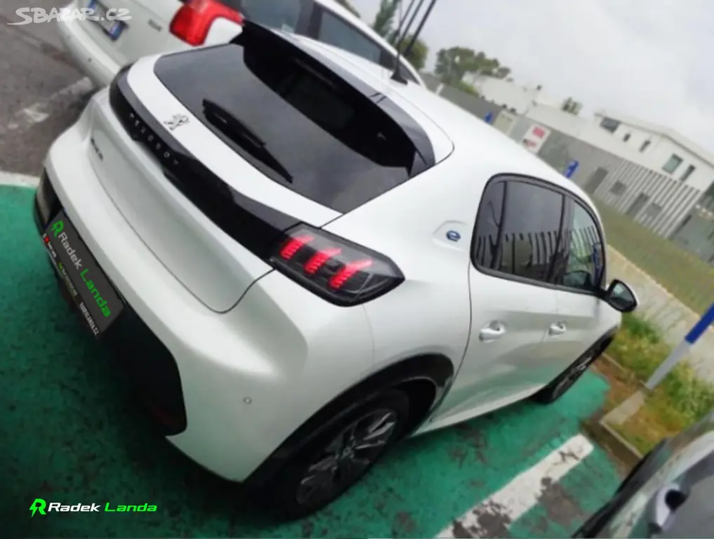 Peugeot 208, Allure Pack | DC 100 kW - fotka 5