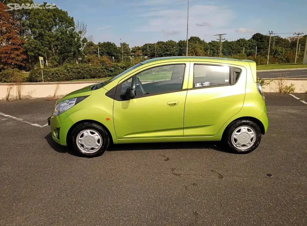 Chevrolet Spark 1.0 16V (68 k) - r.v. 2011,nová TK - fotka 2