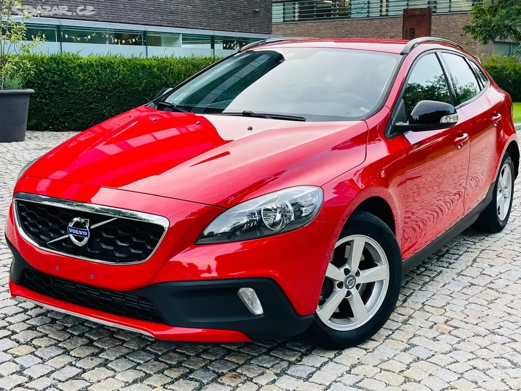 Volvo V40, 2.0D3 AUT CROSS COUNTRY TAŽNÉ