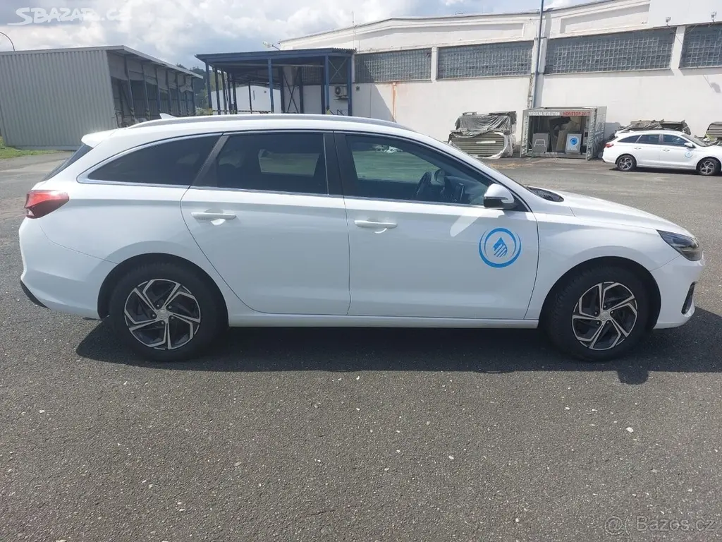 Hyundai i30 1,6 CRDi 85 kW, 2020, nafta - fotka 4