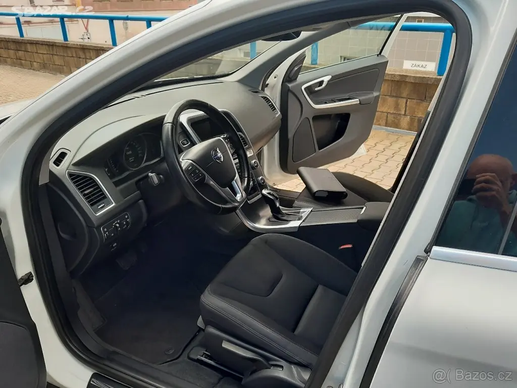 Volvo XC-60 2,0D 5V 100KW AT 4x2 - fotka 6