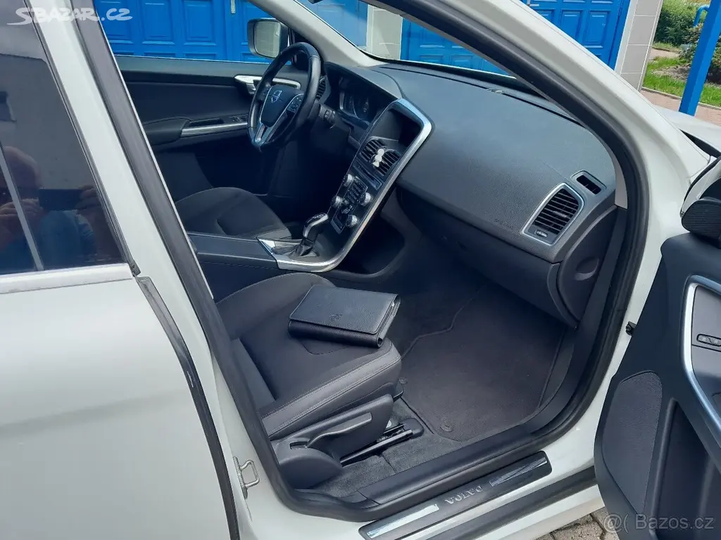Volvo XC-60 2,0D 5V 100KW AT 4x2 - fotka 5