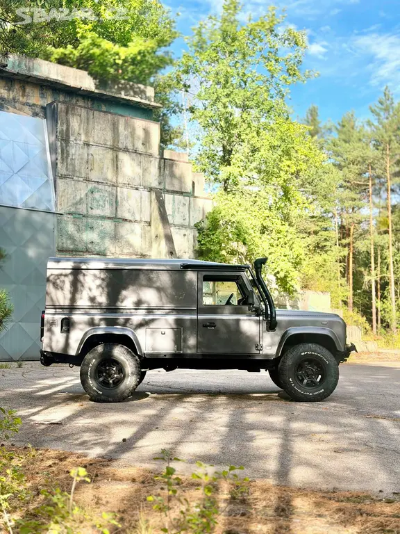 Land Rover Defender 110 Hard Top Td5 - fotka 2
