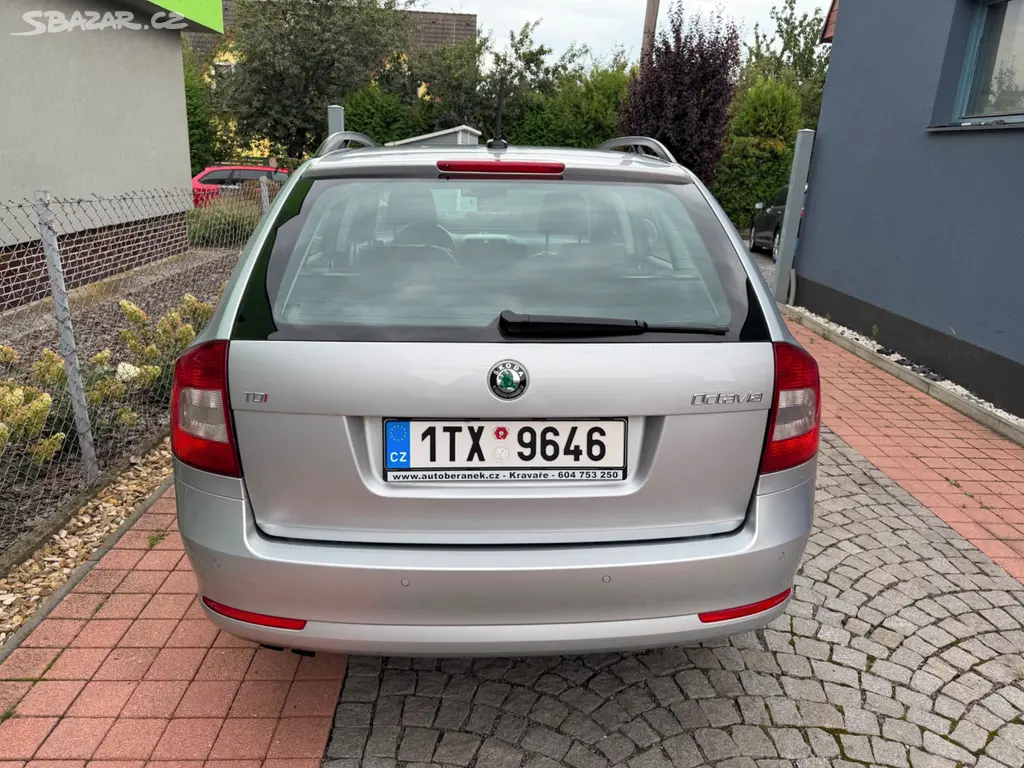 ŠKODA OCTAVIA KOMBI 2.0 TDI 103KW ELEGANCE - fotka 4