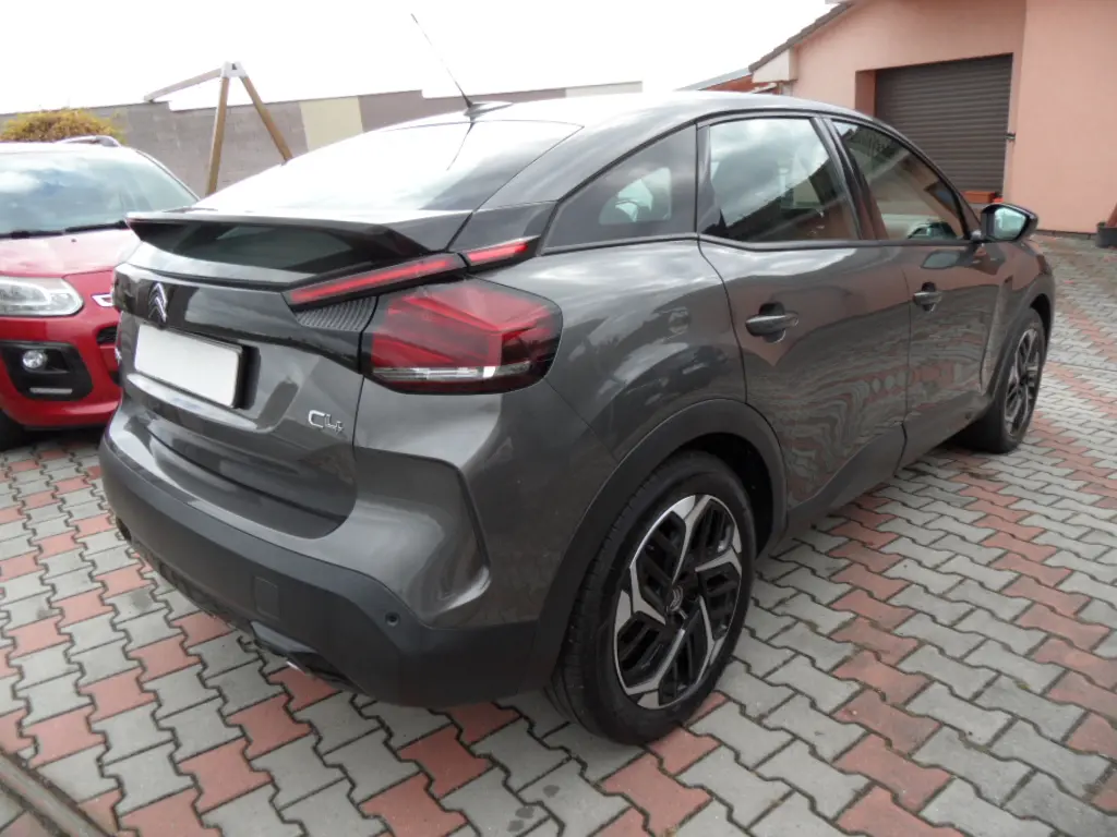 Citroen C4 1.2 PureTech,96kw,naj.105000km - fotka 4