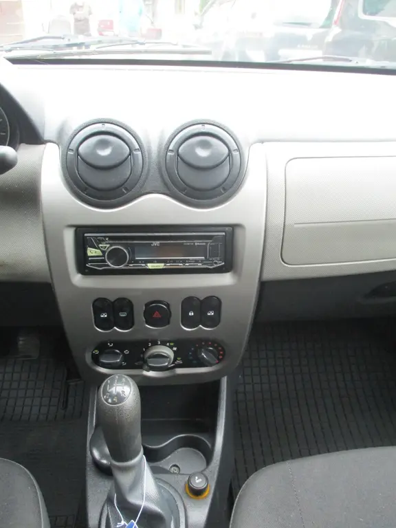 DACIA SANDERO 1.4 MPI, ZÁRUKA - fotka 4