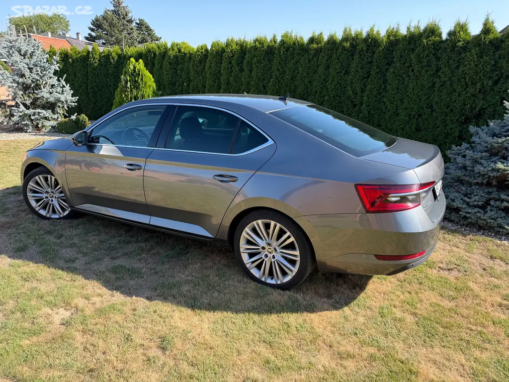 Prodám krásnou Škoda Superb III 65000km - fotka 4