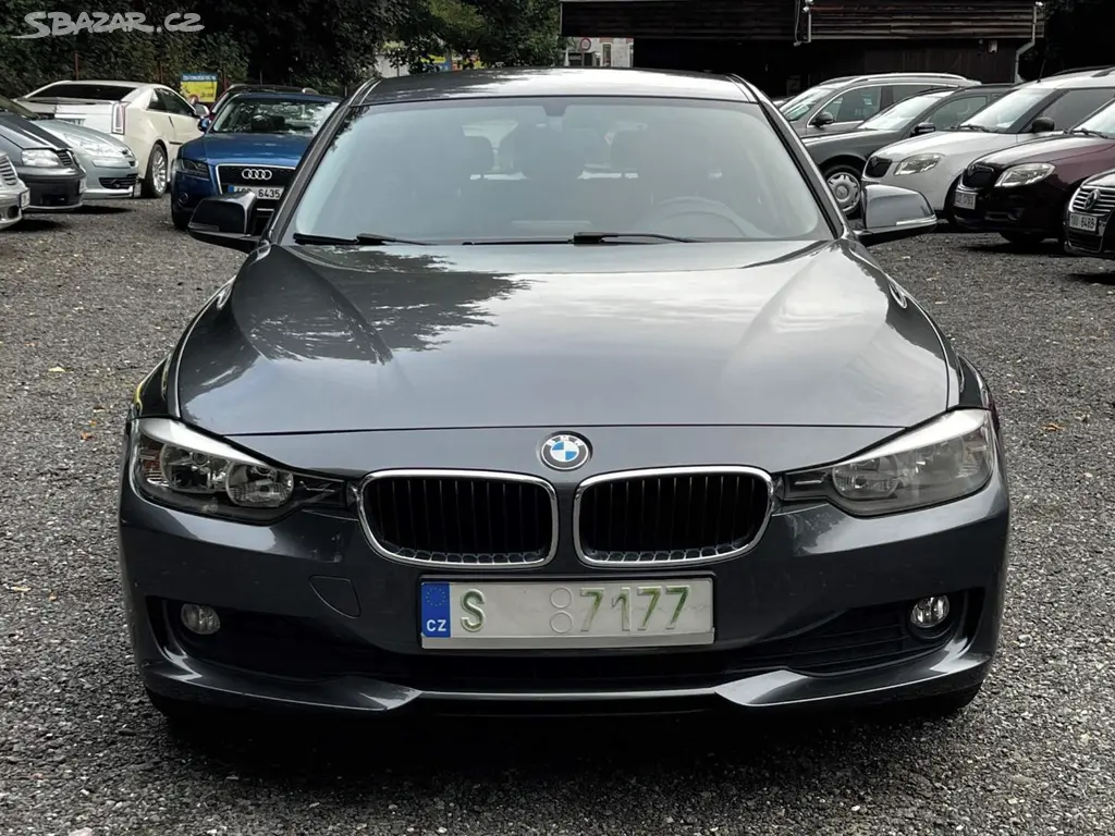 BMW 318d Combi 2.0D 105kW automat klima 2013 247tk - fotka 2
