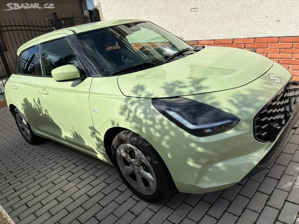 Suzuki Swift 1,2 PREMIUM HYBRID 2025 - fotka 3