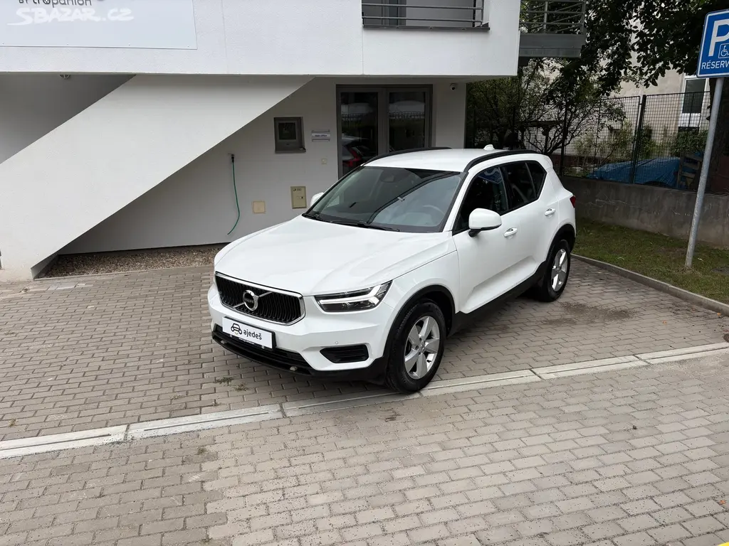 Volvo XC40, T3/Momentum Core/servis/ČR