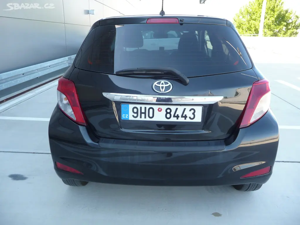Toyota Yaris 1,3 VVT-i, 73 kW, 4/2012, STK 5/2028 - fotka 2