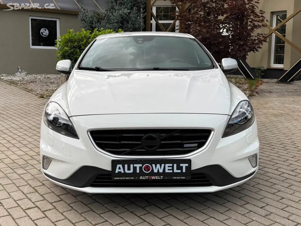 VOLVO V40 2.0D 110kW D3 / 5 VÁLEC / R-DESIGN / STK - fotka 2