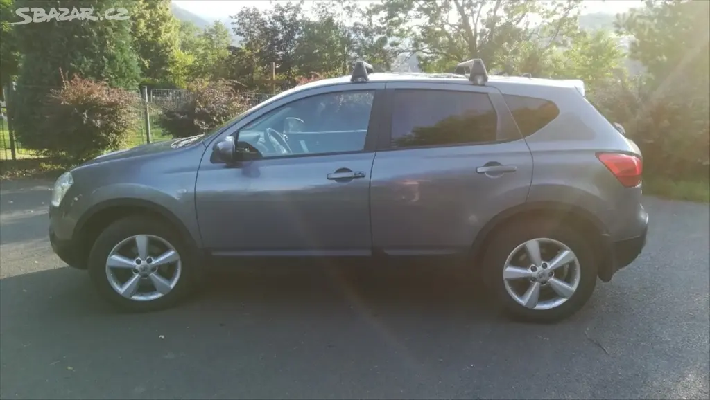 Nissan Qashqai 2,0 104 kW automat s 4x4 - fotka 6