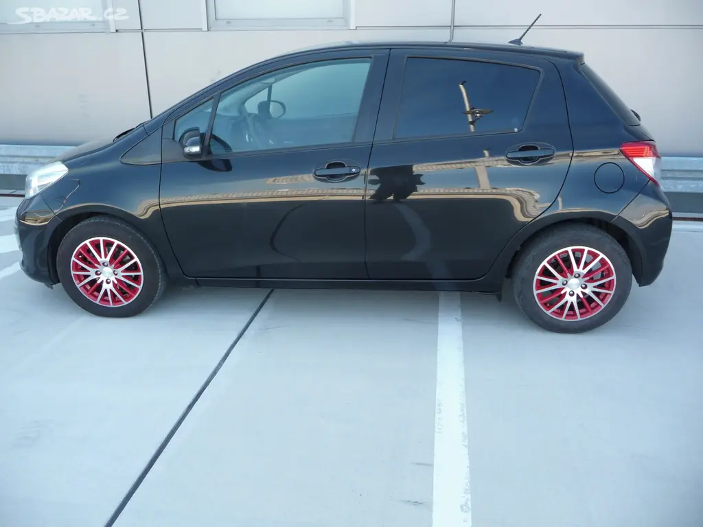 Toyota Yaris 1,3 VVT-i, 73 kW, 4/2012, STK 5/2028 - fotka 4