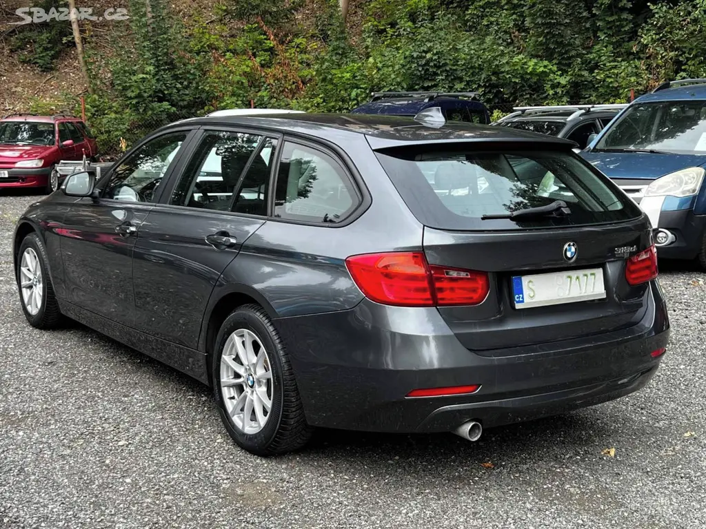BMW 318d Combi 2.0D 105kW automat klima 2013 247tk - fotka 4