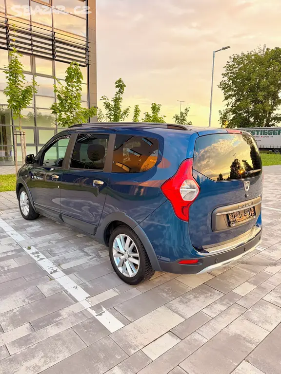 Dacia Lodgy Stepway 1.6 SCe 7 míst - fotka 4