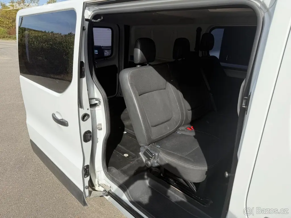 Renault Trafic 2.0, 6 míst, 04/2021 - fotka 4