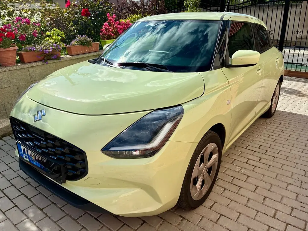 Suzuki Swift 1,2 PREMIUM HYBRID 2025 - fotka 4