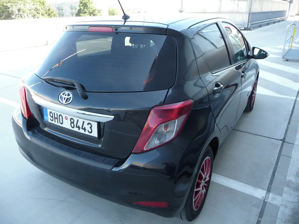 Toyota Yaris 1,3 VVT-i, 73 kW, 4/2012, STK 5/2028 - fotka 6