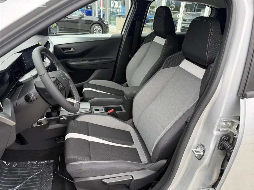 Opel Frontera, 1,2 TURBO EDITION HYBRID - fotka 5
