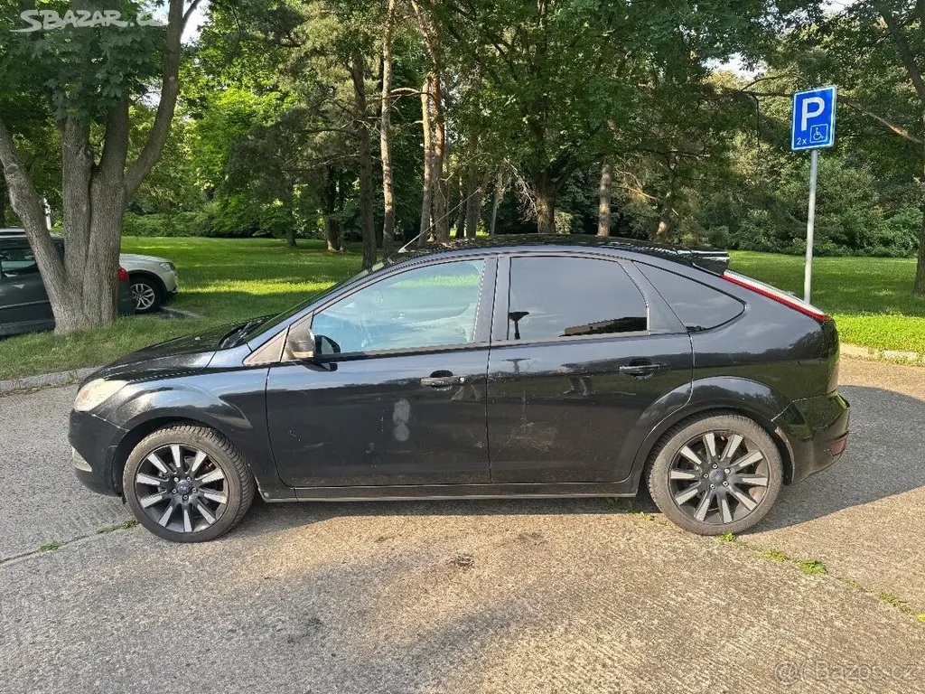 Ford Focus 1,6 benzín - fotka 2