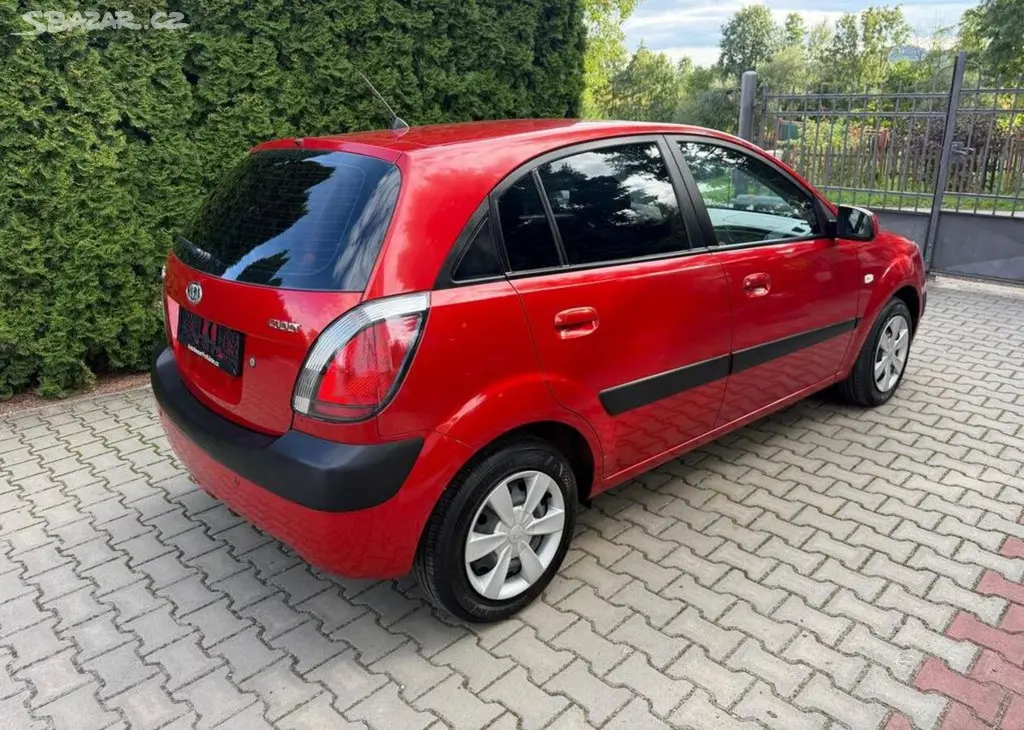 Kia Rio 1,6i/82kw Nová STK klima benzín manuální - fotka 4