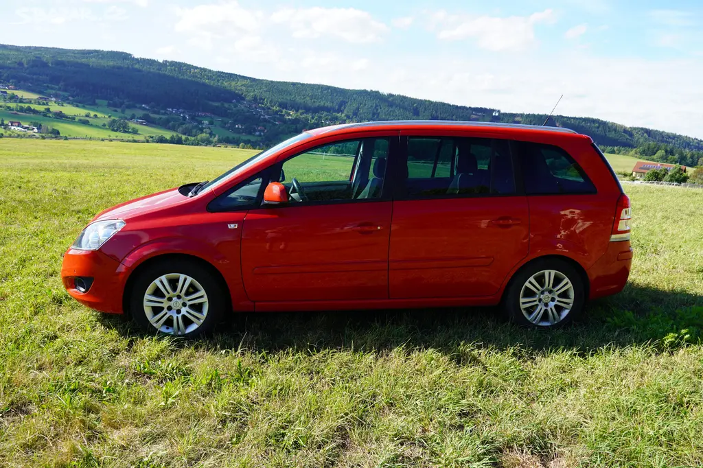 Opel Zafira 1.6 2011/10 ecoFLEX,7míst, klima,tažné - fotka 3