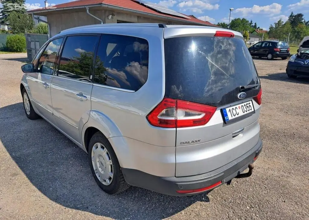 Ford Galaxy 2,0 TDCI Ghia nafta automatická - fotka 6