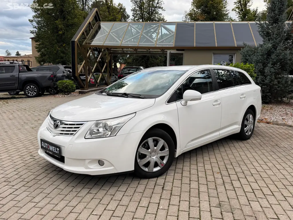 TOYOTA AVENSIS 2.0 D-4D 93kW /NAVI/KLIMA/NOVÁ STK/ - fotka 3