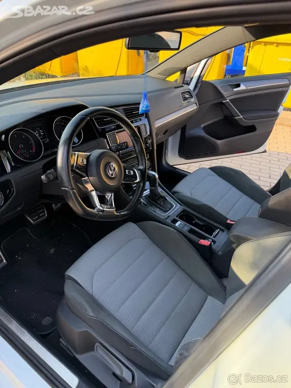 Volkswagen Golf 2,0 VII R-Line - fotka 5
